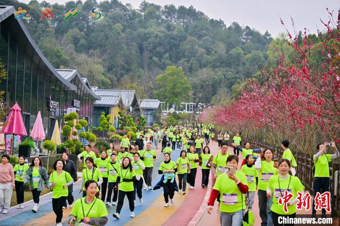 江西婺源鸣枪开跑 全国和美乡村健康跑点亮乡村