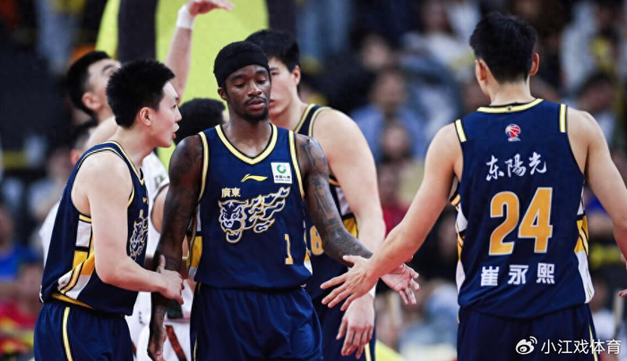 CBA常规赛第29轮：广厦险胜江苏重返榜首 深圳大