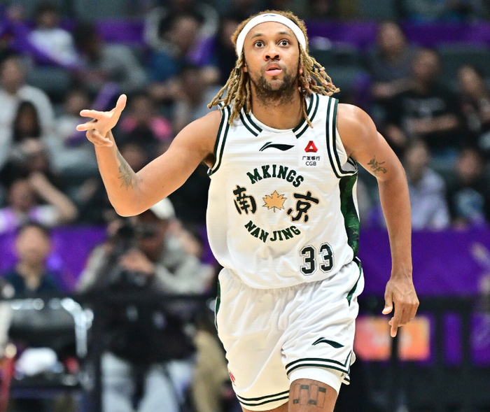 帕克爆发率队客场掀翻北