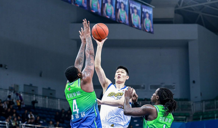 胡金秋高负荷作战引球迷不满，广厦未引援遭质