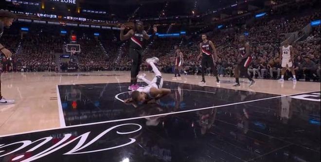 文班亚马头部着地脑震荡缺席至少一周 马刺季后